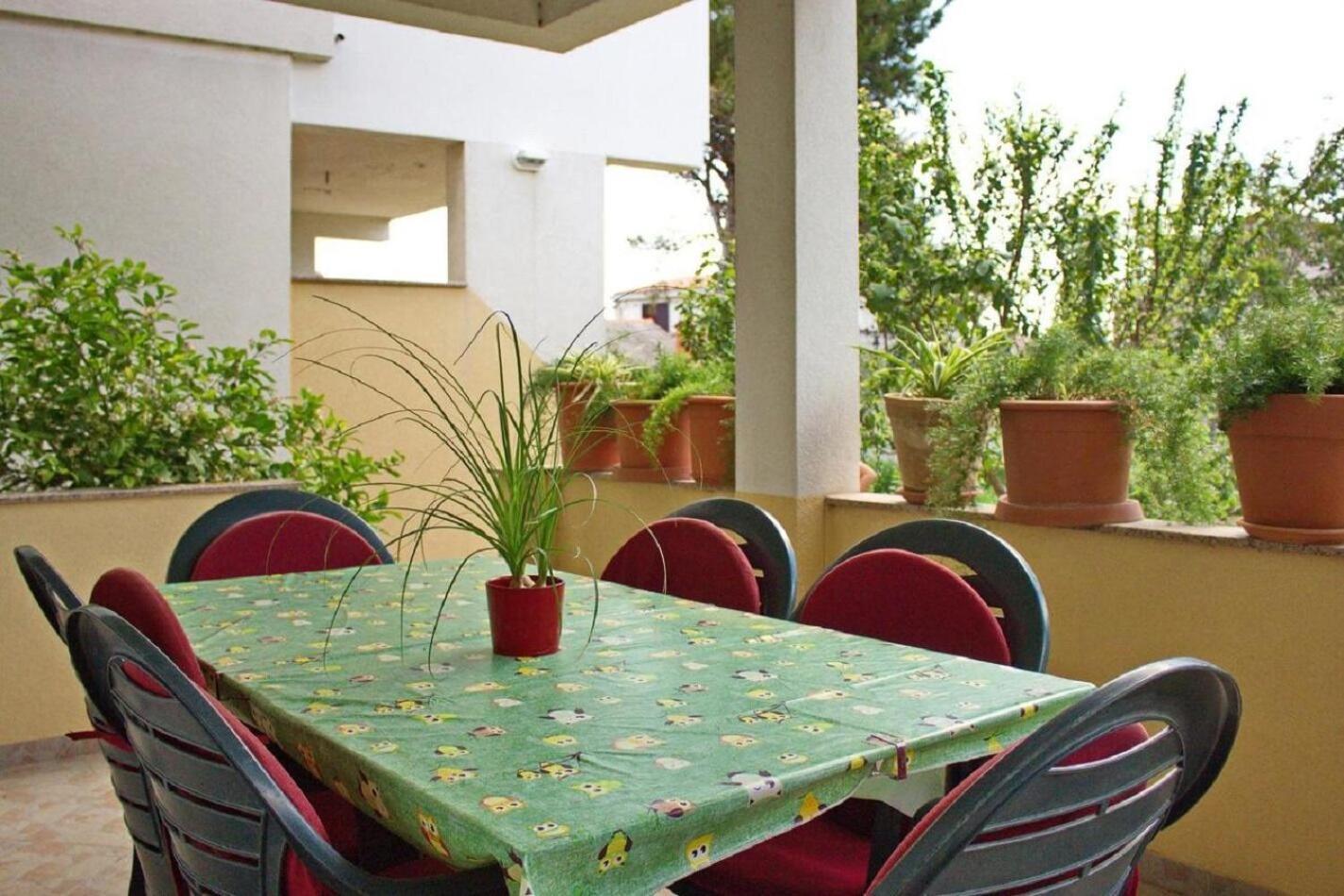 Apartment Dita Nin Exterior photo